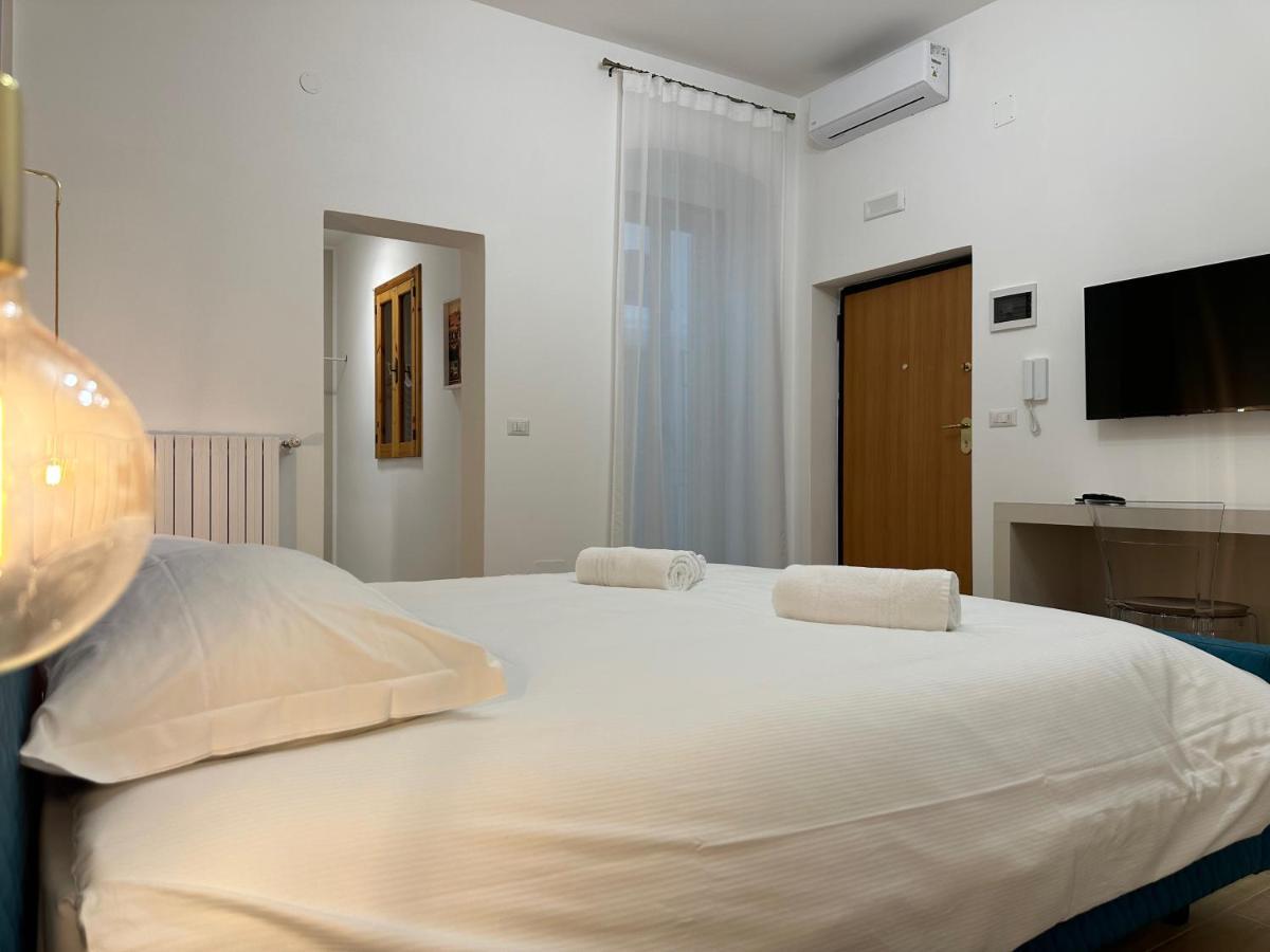 Nouvelle Vag - Apartment & Room Trani Exterior foto